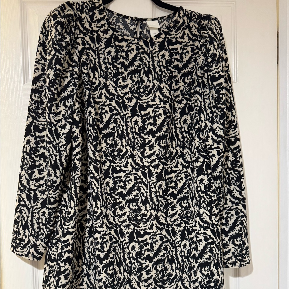 H&M Black and White Long Sleeve Dress